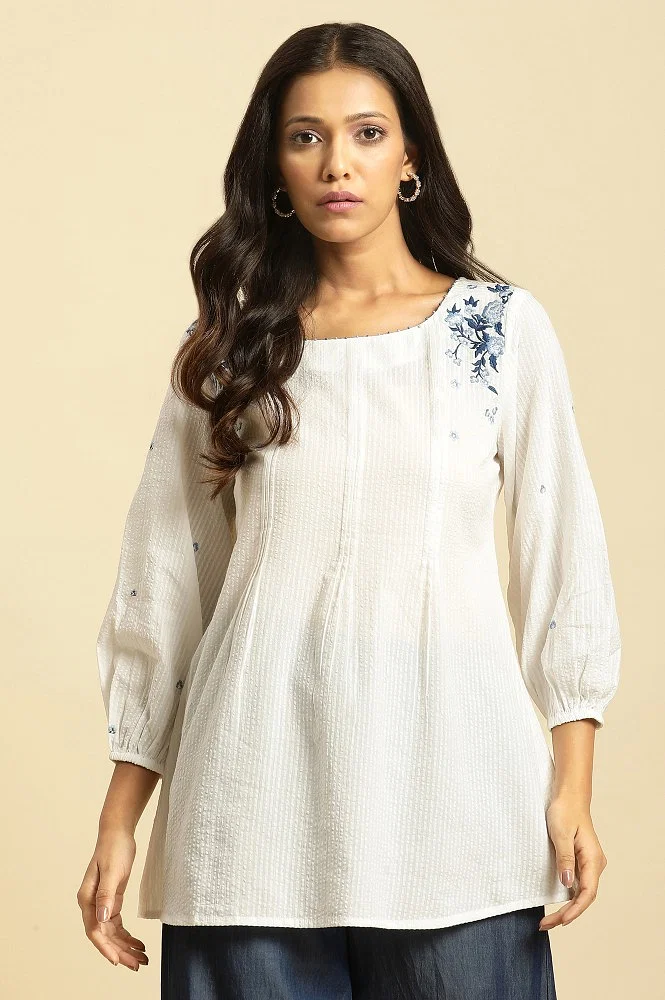 23AUW30712-221204_1.webp