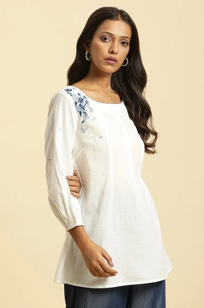 23AUW30712-221204_3.webp