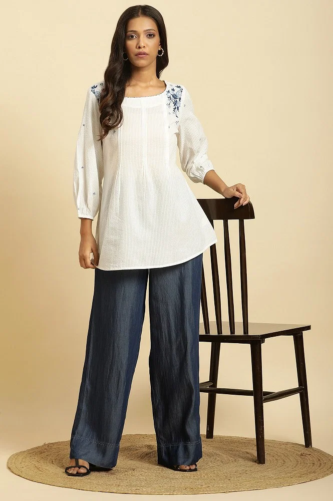 23AUW30712-221204_5.webp